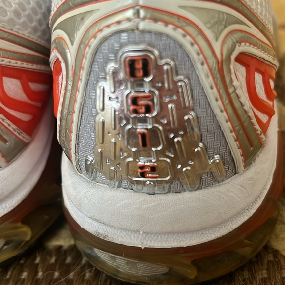 NEW BALANCE RUNNING SHOES - Picture 3 of 3